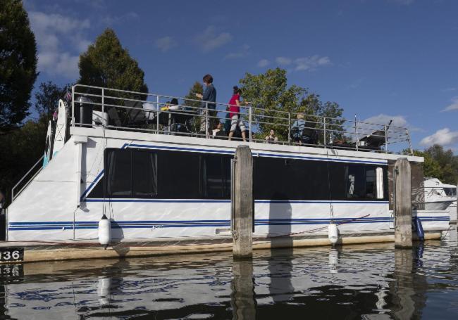 Bluebird House-Boat Hotel East Molesey Ngoại thất bức ảnh